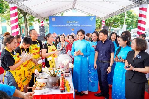 Sức lan tỏa của các Hội thi nấu ăn "Bữa cơm gia đình - Ấm áp yêu thương" được tổ chức nhân Ngày Gia đình Việt Nam cho thấy, hạnh phúc gia đình luôn được nuôi dưỡng từ những hành động nhỏ nhưng bền bỉ