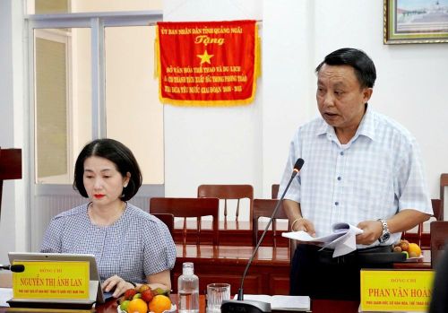 Phó Giám đốc Sở VHTTDL tỉnh Quảng Ngãi Phan Văn Hoàng báo cáo tại buổi làm việc