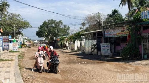 Đường Huỳnh Thúc Kháng thi công chậm, làm ảnh hưởng đến phát triển du lịch khu vực Mũi Né.