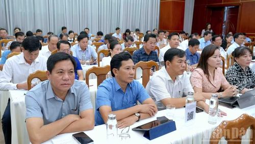 Số liệu tại hội nghị cho thấy, vẫn còn tới 38/64 đồng chí Bí thư cấp xã tại Cà Mau chưa chủ động, hoặc không có công dân đến tiếp trong giai đoạn qua.