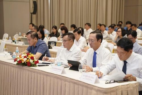 Các đại biểu dự hội thảo.