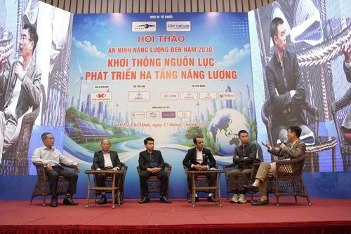 Các chuyên gia, doanh nghiệp chia sẻ tại chương trình.