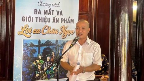 Nhà văn trẻ của Huế - Lê Vũ Trường Giang phát biểu cảm tưởng khi đón nhận tập sách vô cùng quý giá này.