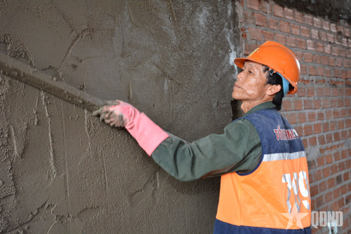 Giai đoạn cao điểm, gần 300 công nhân, người lao động được huy động tham gia xây dựng công trình.