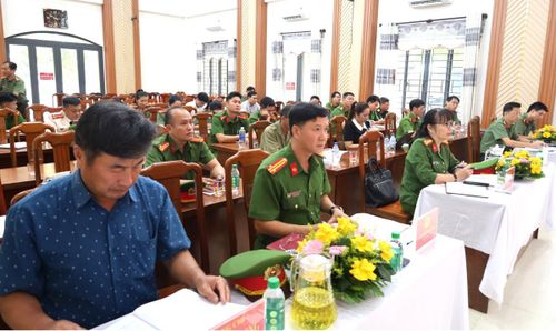 Các đại biểu tham dự hội nghị.