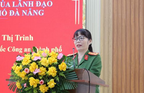 Đại tá Võ Thị Trinh - Phó Giám đốc Công an TP Đà Nẵng phát biểu chỉ đạo tại hội nghị.