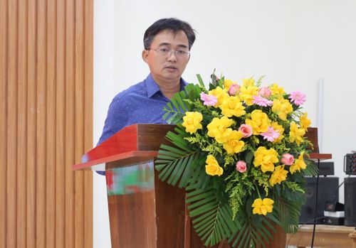 Chủ tịch UBND xã Phú Ninh Nguyễn Hữu Bình phát biểu tại hội nghị.
