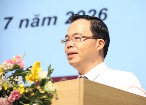 Ông Trần Văn Khải - Phó Chủ nhiệm Ủy ban Khoa học, Công nghệ và Môi trường của Quốc hội trao đổi tại hội thảo.