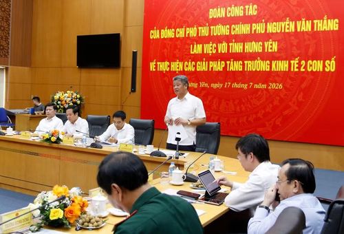 Chủ tịch UBND tỉnh Hưng Yên Nguyễn Mạnh Quyền phát biểu tại buổi làm việc.