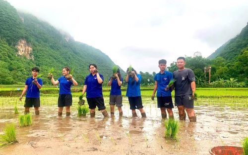  Chuỗi hoạt động hướng về Ngày Thương binh - Liệt sĩ sẽ tiếp tục được triển khai trong thời gian tới với nhiều phần việc thiết thực, góp phần chăm lo đời sống người có công, đồng thời bồi đắp truyền thống yêu nước, đạo lý "Uống nước nhớ nguồn" cho thế hệ trẻ. Không chỉ góp sức lao động, những ngày công của tuổi trẻ Phú Thọ còn là lời tri ân chân thành gửi tới các thế hệ cha anh đã hy sinh, cống hiến vì sự nghiệp đấu tranh giải phóng dân tộc, bảo vệ Tổ quốc, tiếp tục khẳng định vai trò xung kích, trách nhiệm của thanh niên trong các hoạt động vì cộng đồng. 
