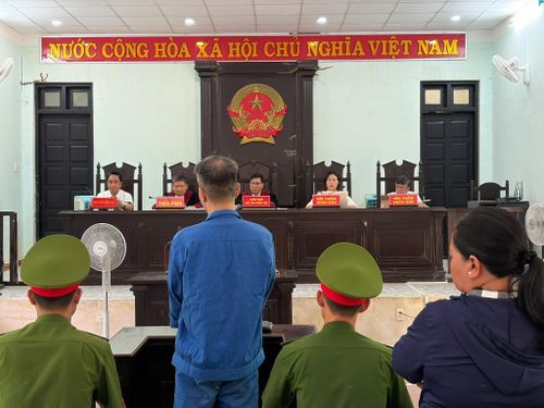 Toàn cảnh phiên tòa..