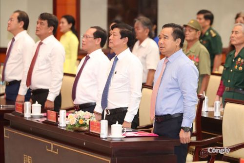Lãnh đạo TP.HCM tham dự buổi họp mặt. Ảnh: Tiến Long.