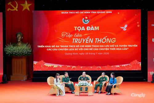 Chương trình Tọa đàm Tiếp lửa truyền thống, giao lưu những câu chuyện thời hoa lửa.