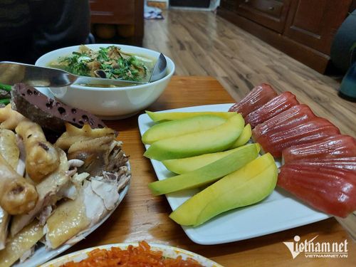 Ăn hoa quả thay cơm không tốt cho sức khỏe. Ảnh: N. Huyền 