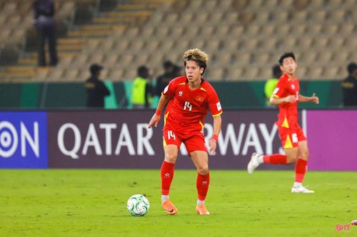 Chàng tiền vệ có quốc tịch Việt Nam, được triệu tập lên U22 tham dự SEA Games 33.
