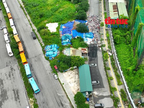 Lòng đường, vỉa hè biến thành bãi đỗ xe, điểm đổ rác tự phát gây nhếch nhác, lãng phí...
