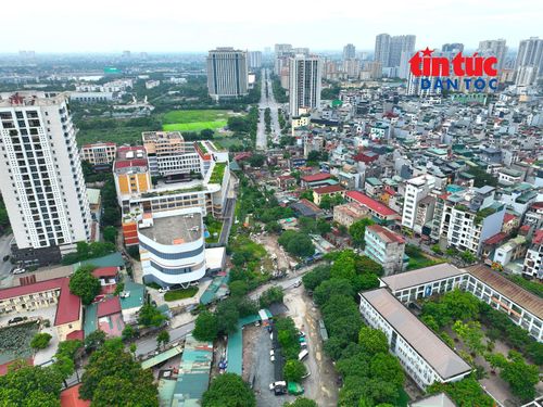 Trong khi các tuyến đường Trịnh Văn Bô và Trần Hữu Dực đã được đưa vào khai thác, đường nối Phạm Hùng - Lê Đức Thọ vẫn chưa hẹn ngày hoàn thành.