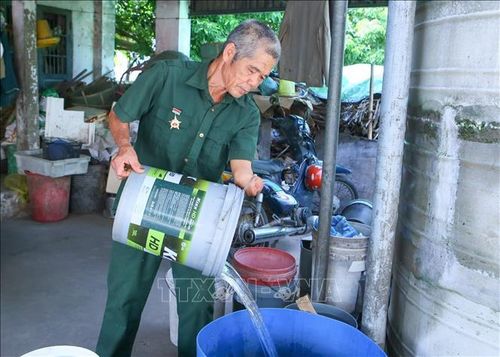 Thương binh Phạm Văn Xá vẫn nỗ lực trong công việc hàng ngày.