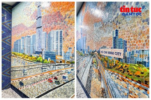 Bức tranh gốm tái hiện hình ảnh đoàn tàu metro băng qua sông Sài Gòn với tòa nhà Landmark 81 phía sau.