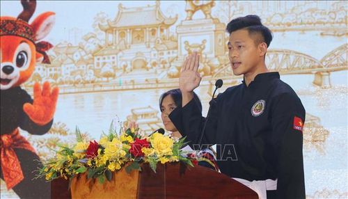 Đại diện vận động viên tuyên thệ tại lễ khai mạc Giải vô địch Pencak Silat Châu Á.