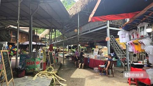 Hoạt động kinh doanh dịch vụ du lịch tại thác Mây mang tính tự phát, tạm bợ.
