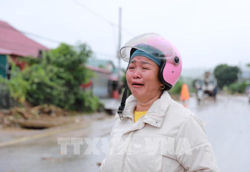 Nỗi đau của người dân tại xã Mường Than khi bị thiệt hại về tài sản. Ảnh: Quý Trung - TTXVN 