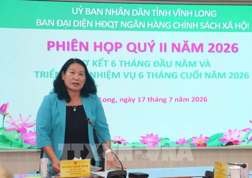 Bà Nguyễn Thị Bé Mười, Phó Chủ tịch UBND tỉnh Vĩnh Long phát biểu tại hội nghị. Ảnh: Lê Thúy Hằng – TTXVN