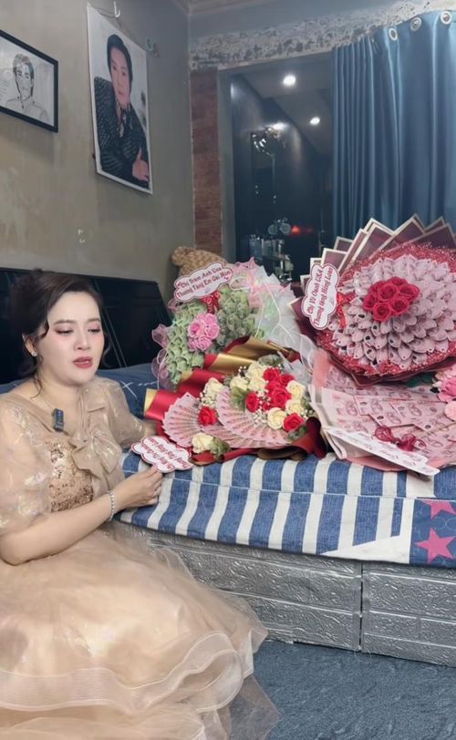Hồng Loan gặp sự cố về biểu diễn trong đêm nhạc phòng trà gần đây.