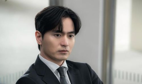 Lee Jin Wook được cho là đang tích cực thảo luận để tái hợp Yoona trong bộ phim điều tra, pháp y của KBS.
