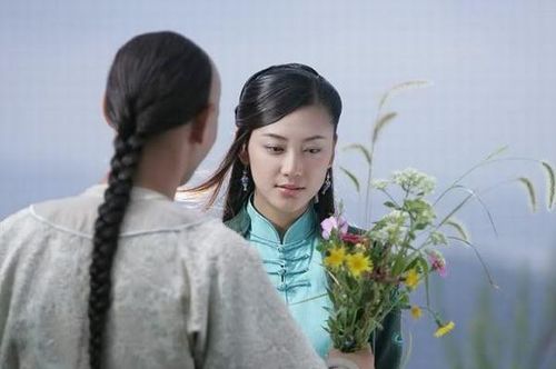 Ngoại trừ sắc vóc, A Kha thua xa các bà vợ khác nhưng luôn khiến Tiểu Bảo mê mẩn.