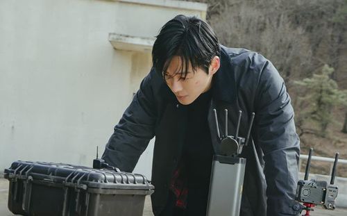Nam Goong Min tiếp tục ghi điểm với những phân cảnh đấu trí nghẹt thở trong The Husband.