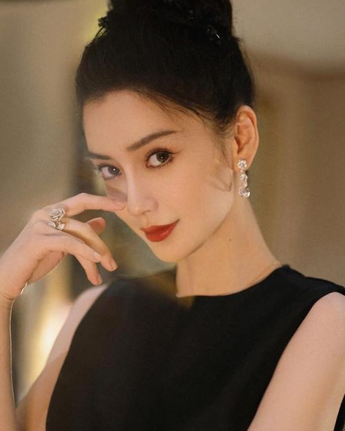Nhan sắc của Angelababy vẫn nhận được nhiều lời khen mỗi lần xuất hiện tại sự kiện. Ảnh: IGNV