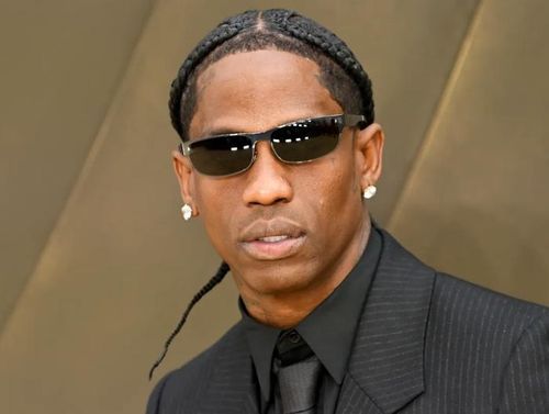 Nam rapper đình đám Travis Scott có màn chạm ngõ điện ảnh đầy ấn tượng trong vai trò người kể chuyện mở màn thiên sử thi. Ảnh: NSX