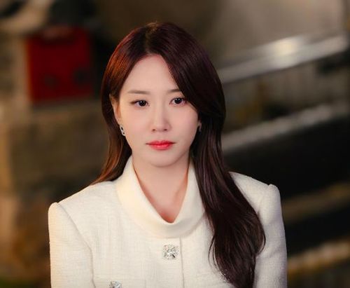 Park Eun Bin vào vai nữ CEO mang lời nguyền có thể khiến người khác nhìn thấy ma chỉ sau một cái chạm.