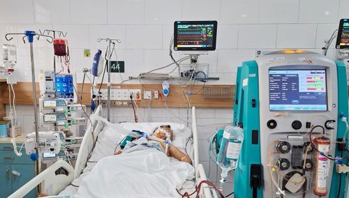 Bệnh nhân đang được điều trị tại Trung tâm Chống độc, Bệnh viện Bạch Mai.