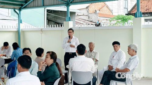 Lãnh đạo phường Phú Lợi đối thoại, lắng nghe ý kiến Nhân dân thông qua mô hình “Cà phê với Nhân dân và doanh nghiệp”.