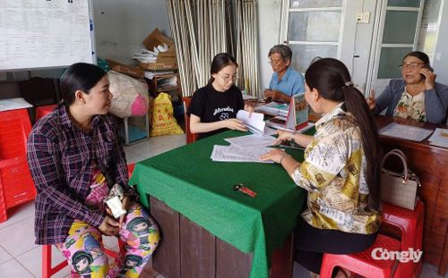 Mô hình “Một cửa gần dân”.