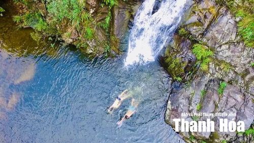 Vũng Pả Tột, với dòng nước xanh mát, rất thích hợp để du khách bơi và tắm.