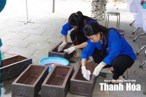 ĐVTN xã Kim Tân hỗ trợ “Chiến dịch 500 ngày đêm đẩy mạnh thực hiện tìm kiếm, quy tập và xác định danh tính hài cốt liệt sĩ”.