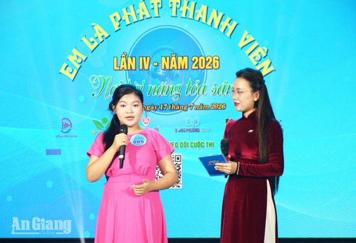 Thí sinh trả lời phần thi ứng xử.