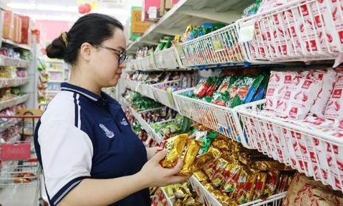 Hàng hóa đa dạng được bày bán tại Siêu thị The City Lục Nam (xã Lục Nam).