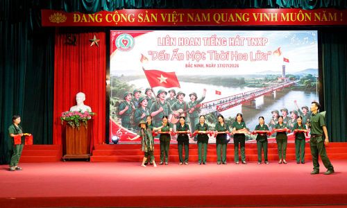  Tiết mục biểu diễn ca múa tại liên hoan. 