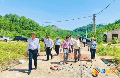 Ban Dân tộc HĐND thành phố khảo sát điểm bố trí dân cư trên địa bàn xã Phước Hiệp vào giữa tháng 6/2026. Ảnh: N.T
