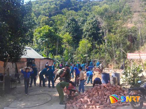Lực lượng vũ trang hỗ trợ xây nhà cho con đẻ người nhiễm chất độc hóa học.