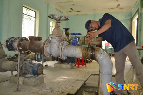 Thiết bị máy móc của Nhà máy nước Ái Nghĩa (xã Đại Lộc) đã xuống cấp. Ảnh: CÔNG TÚ