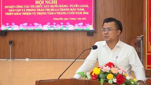 Phó Trưởng ban Tổ chức Thành ủy Phạm Mạnh Hùng chỉ đạo hội nghị. Ảnh: GIANG BIÊN