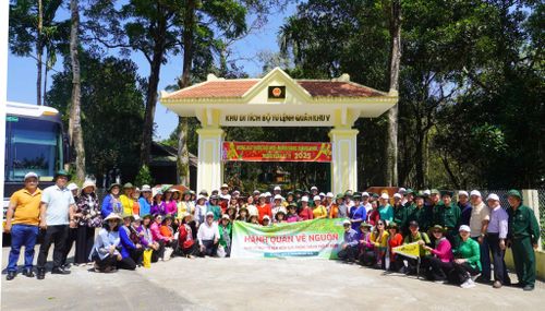 UBND xã Trà Tân luôn cắt cử cán bộ túc trực, tiếp đoàn và chăm sóc Khu di tích lịch sử Nước Oa. Ảnh: Phường Mỹ An