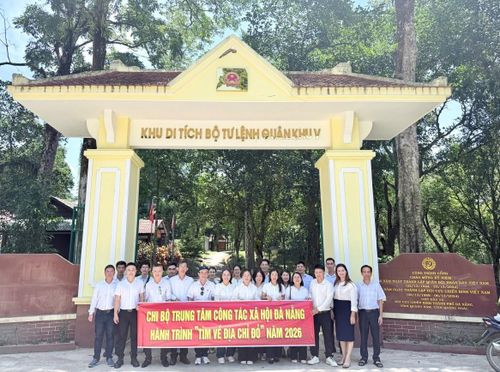 Thời gian qua, nhiều đơn vị đã chọn địa chỉ về nguồn, sinh hoạt chuyên đề tại các di tích lịch sử. Ảnh: Trung tâm Công tác xã hội Đà Nẵng