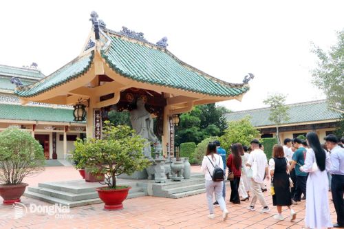 Di tích Văn miếu Trấn Biên là một trong những điểm đến nổi tiếng đối với khách du lịch. Ảnh: Ngọc Liên