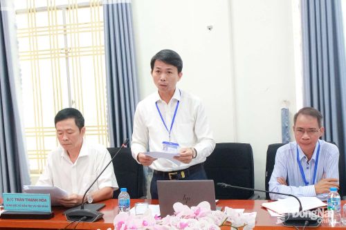 Đại diện Sở Dân tộc và Tôn giáo báo cáo kết quả hoạt động tại hội nghị. Ảnh: N.Hòa
